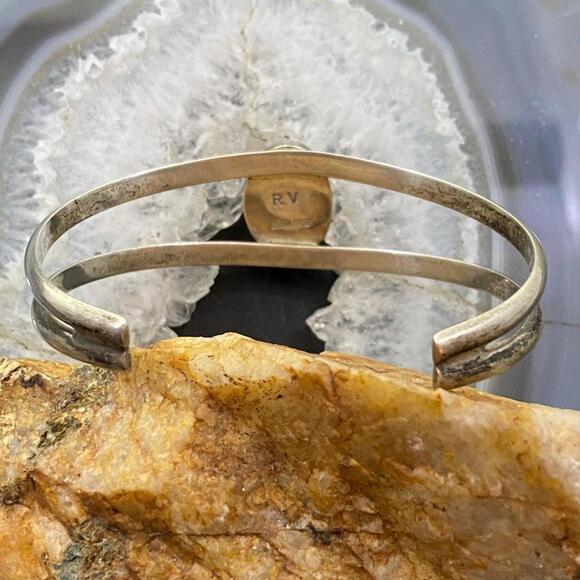 Signed Vintage Native American Sterling Oval Onyx Split Shank Bracelet For Women - Picture 6 of 10